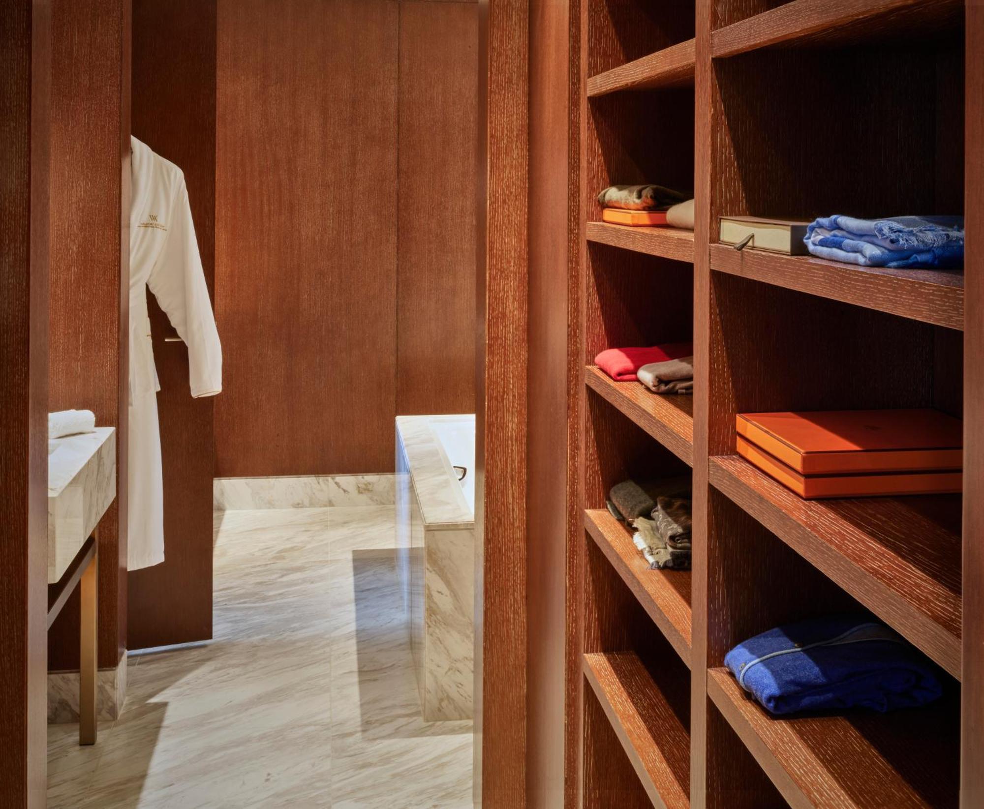 Hotel Waldorf Astoria Dubai International Financial Centre Exterior foto A walk-in closet